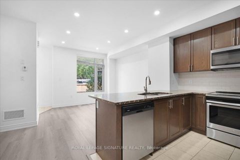Photo 11 at 61 - 35 Applewood Lane, Etobicoke West Mall, Toronto