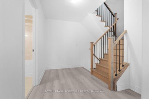 Photo 15 at 61 - 35 Applewood Lane, Etobicoke West Mall, Toronto
