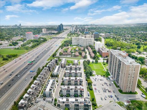 Photo 40 at 61 - 35 Applewood Lane, Etobicoke West Mall, Toronto