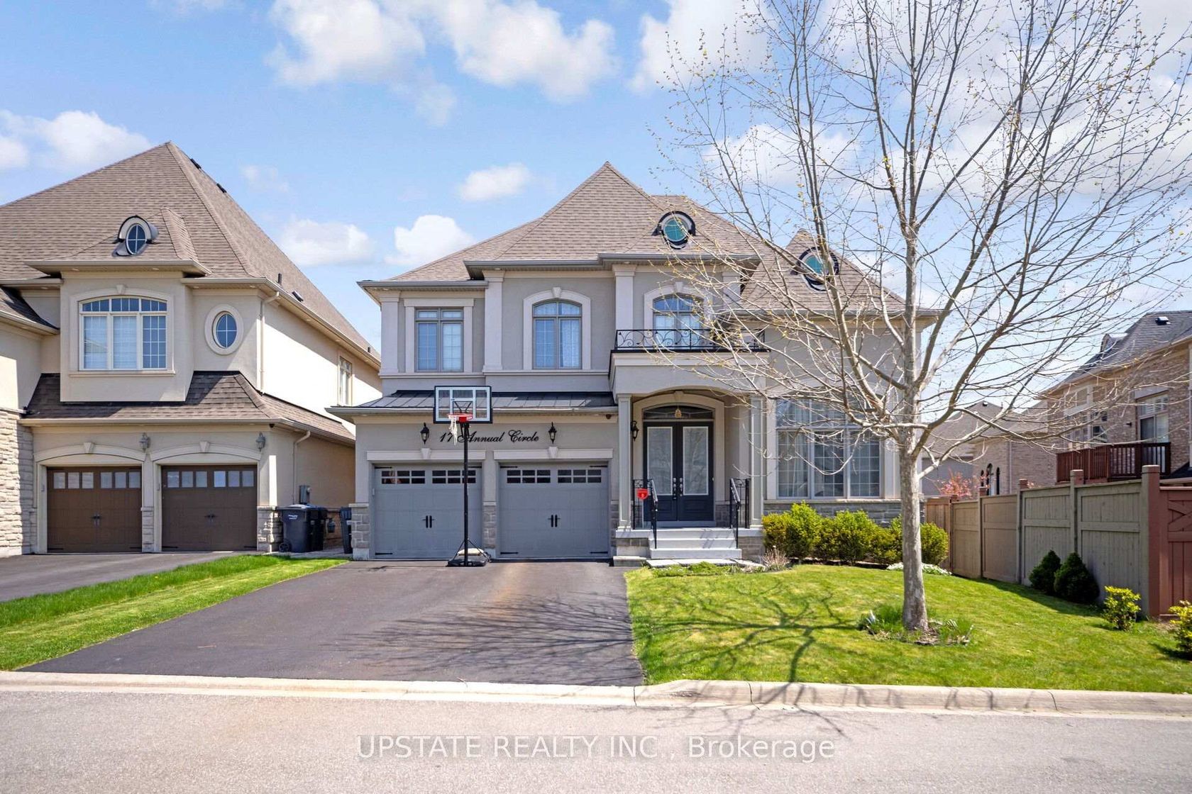 17 Annual Circle, Credit Valley, Brampton 2