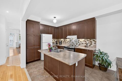 Photo 9 at 147 Betony Drive, Oak Ridges, Richmond Hill Photo 9 at 147 Betony Drive, Oak Ridges, Richmond Hill