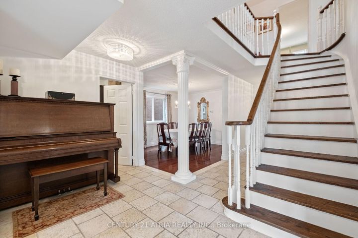 Photo 3 at 42 Fifefield Drive, Maple, Vaughan