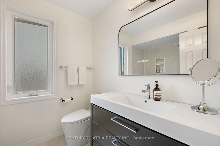 Photo 18 at 42 Fifefield Drive, Maple, Vaughan