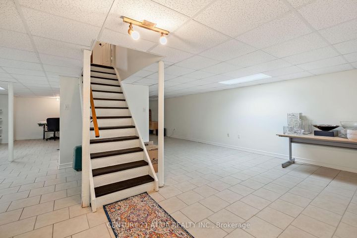 Photo 23 at 42 Fifefield Drive, Maple, Vaughan