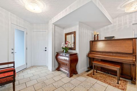 Photo 2 at 42 Fifefield Drive, Maple, Vaughan