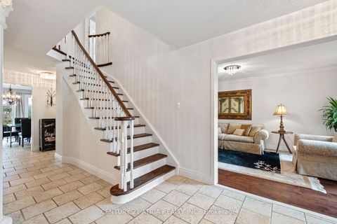 Photo 4 at 42 Fifefield Drive, Maple, Vaughan