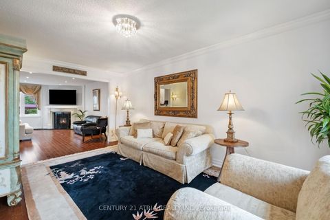 Photo 5 at 42 Fifefield Drive, Maple, Vaughan