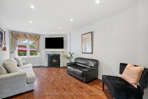 Photo 8 at 42 Fifefield Drive, Maple, Vaughan