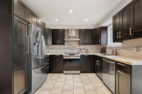 Photo 11 at 42 Fifefield Drive, Maple, Vaughan