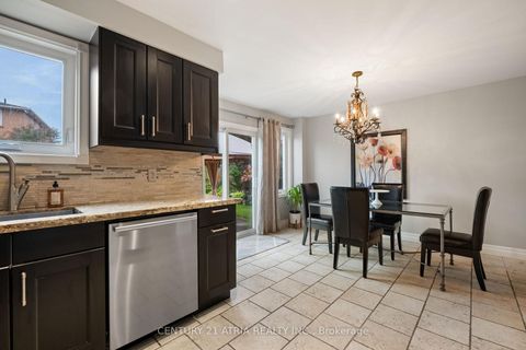 Photo 12 at 42 Fifefield Drive, Maple, Vaughan