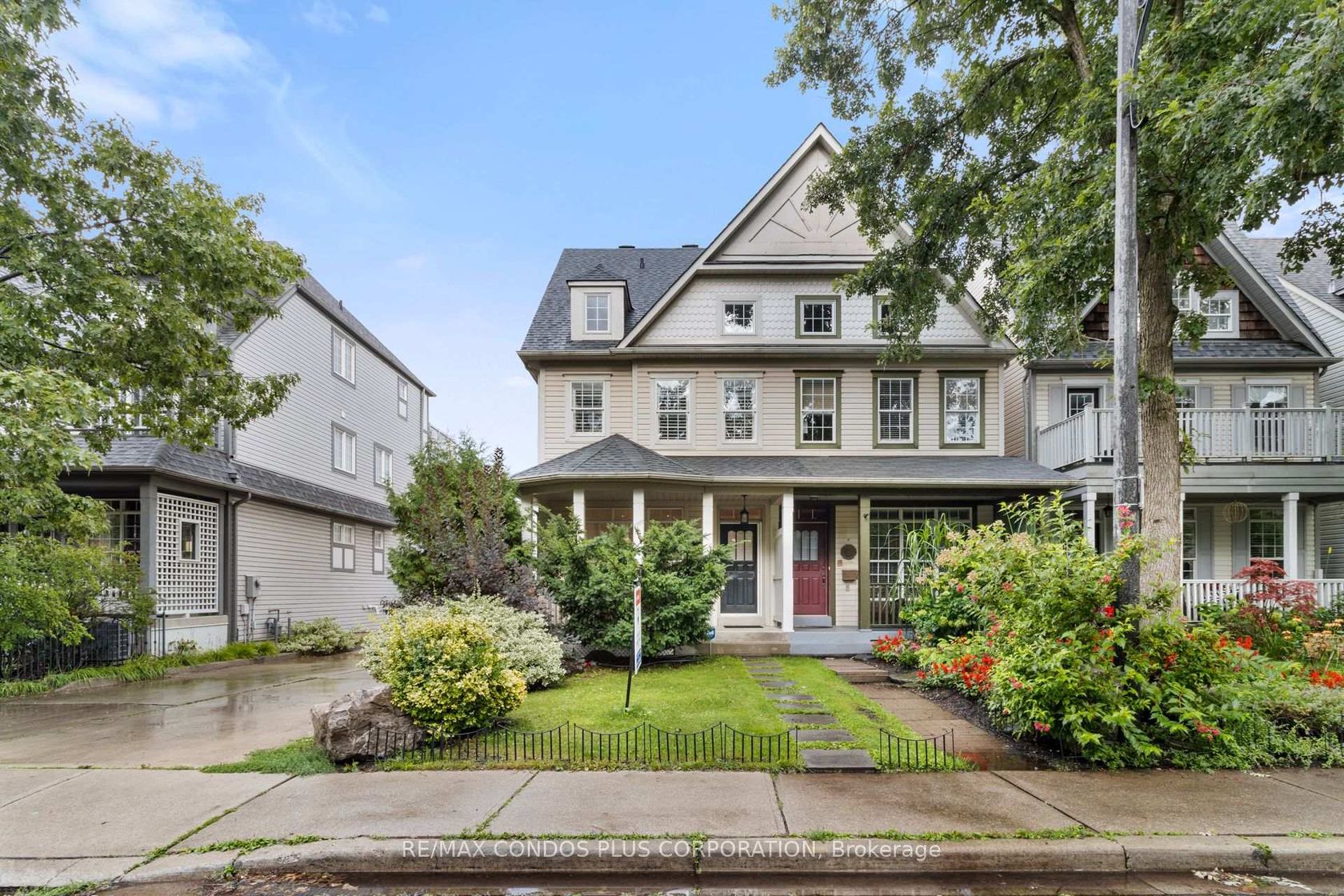 127 Boardwalk Drive, The Beaches, Toronto by Loree Meneguzzi Real Estate 127 Boardwalk Drive, The Beaches, Toronto
