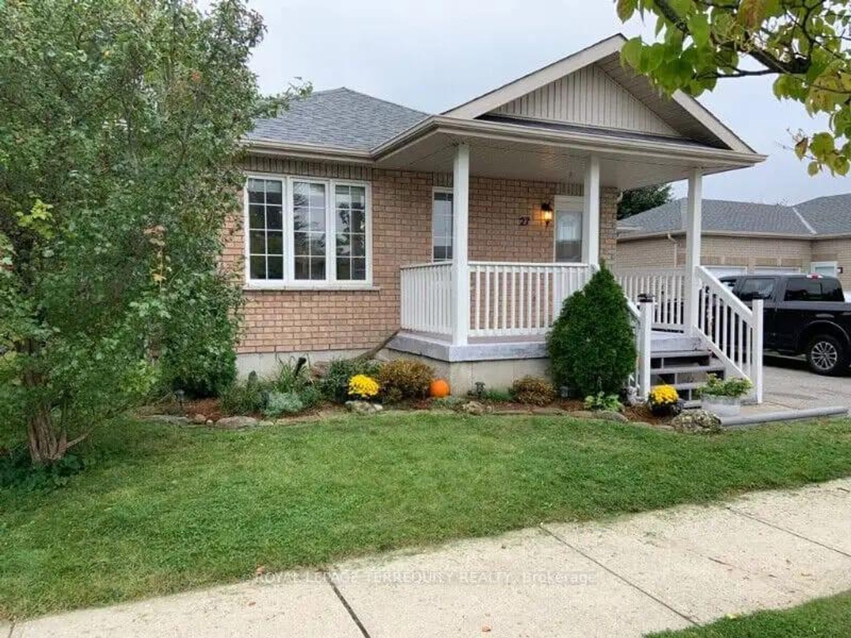 27 Watson Drive, East Bayfield, Barrie photo 2
