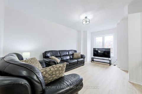 Photo 4 at 26 Kelso Crescent, Maple, Vaughan