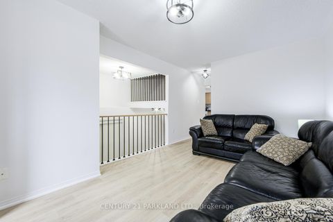 Photo 5 at 26 Kelso Crescent, Maple, Vaughan