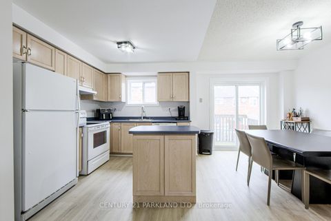 Photo 7 at 26 Kelso Crescent, Maple, Vaughan