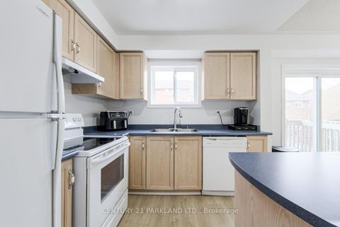 Photo 9 at 26 Kelso Crescent, Maple, Vaughan