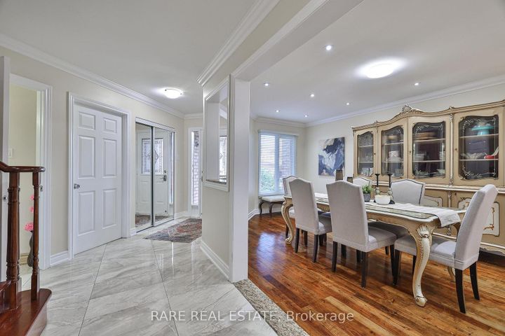 Photo 2 at 3576 Cherrington Crescent, Erin Mills, Mississauga