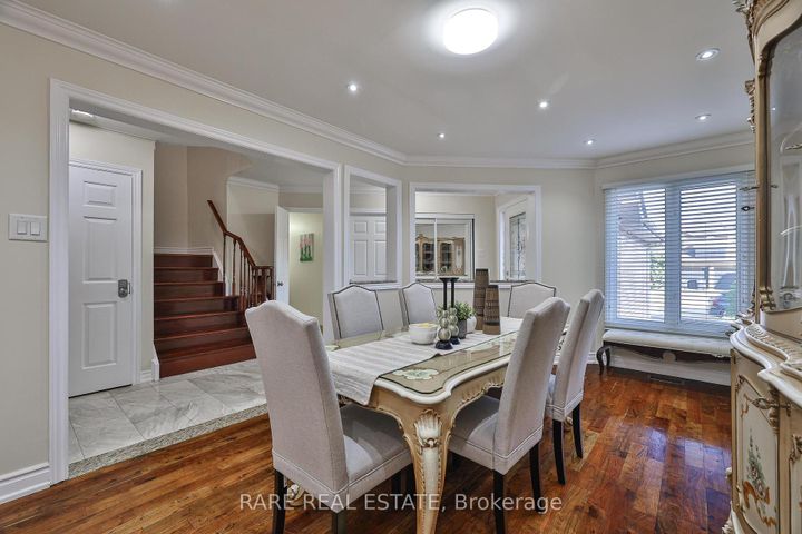 Photo 4 at 3576 Cherrington Crescent, Erin Mills, Mississauga