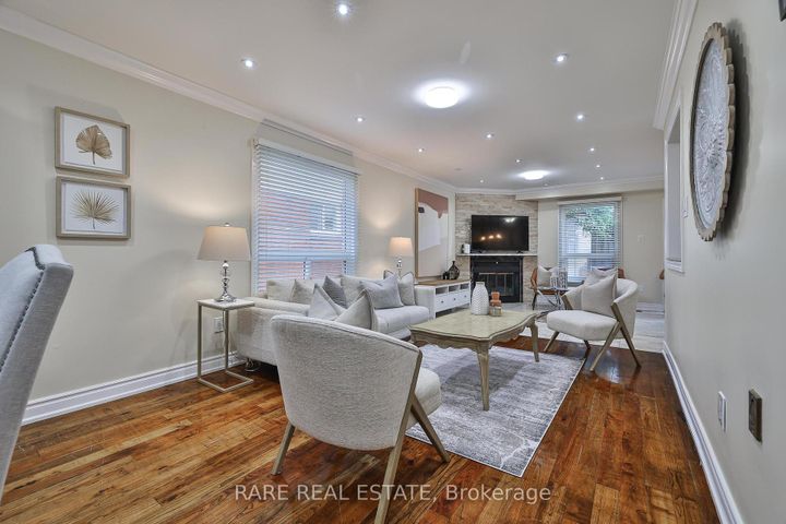 Photo 6 at 3576 Cherrington Crescent, Erin Mills, Mississauga