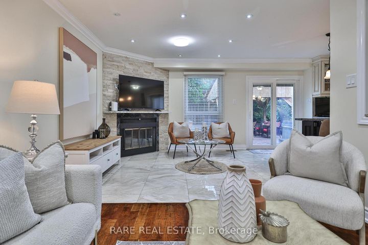 Photo 11 at 3576 Cherrington Crescent, Erin Mills, Mississauga