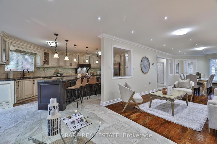 Photo 14 at 3576 Cherrington Crescent, Erin Mills, Mississauga