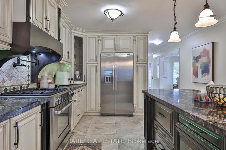 Photo 18 at 3576 Cherrington Crescent, Erin Mills, Mississauga