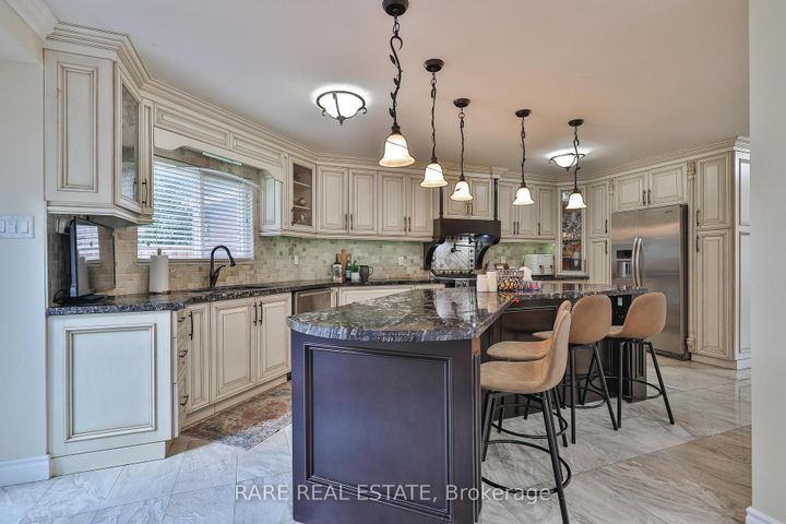 Photo 20 at 3576 Cherrington Crescent, Erin Mills, Mississauga
