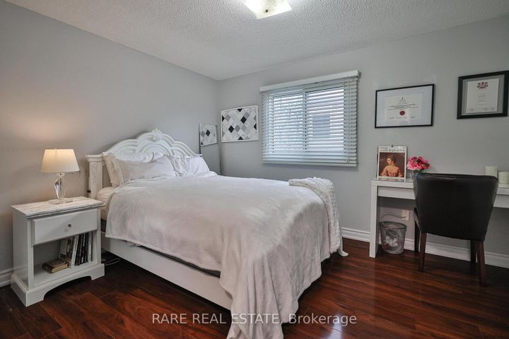 Photo 32 at 3576 Cherrington Crescent, Erin Mills, Mississauga