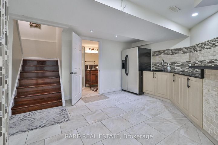 Photo 33 at 3576 Cherrington Crescent, Erin Mills, Mississauga