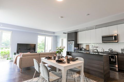 Photo 7 at 112 - 210 Sabina Drive, GO Glenorchy, Oakville