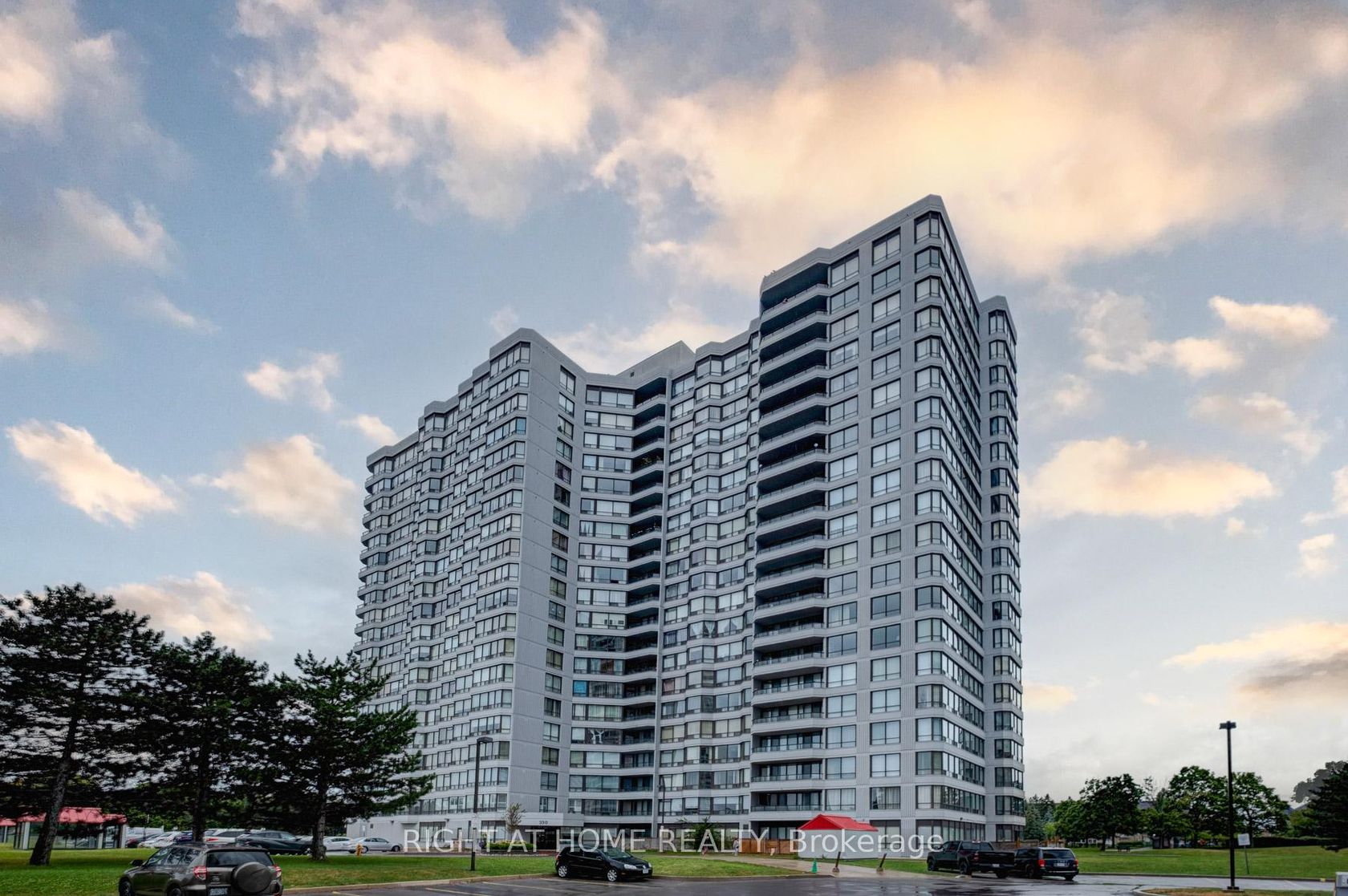 PH201 - 330 Alton Towers Circle, Milliken, Toronto 