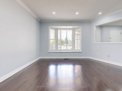 Photo 5 at 25 Bemerton Court, Milliken, Toronto