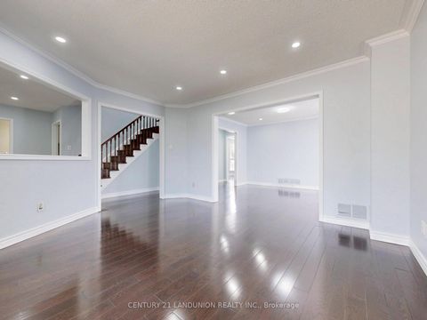 Photo 7 at 25 Bemerton Court, Milliken, Toronto