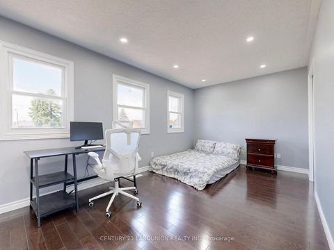 Photo 30 at 25 Bemerton Court, Milliken, Toronto