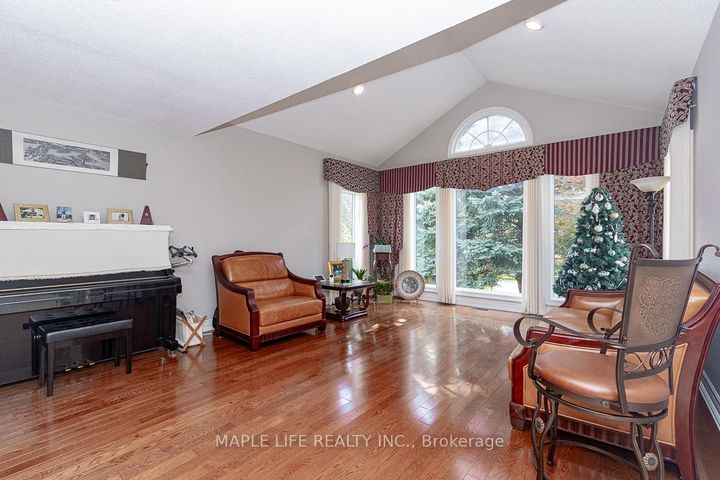 Photo 2 at 1 Elderwood Drive, Bayview Hill, Richmond Hill