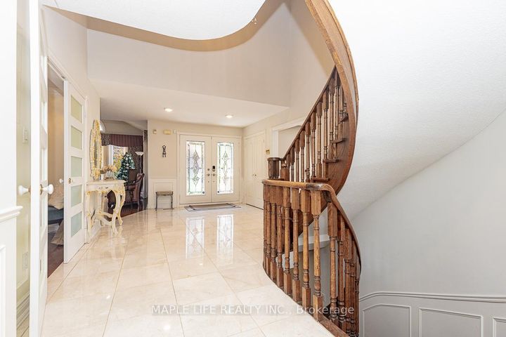 Photo 4 at 1 Elderwood Drive, Bayview Hill, Richmond Hill