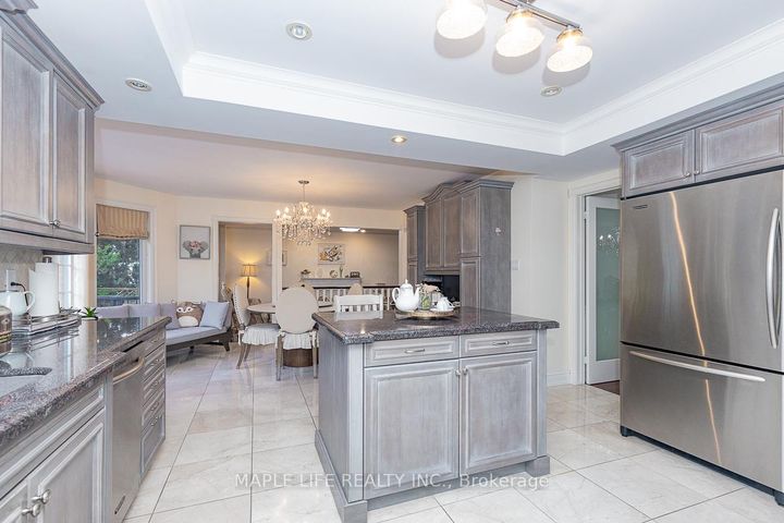 Photo 9 at 1 Elderwood Drive, Bayview Hill, Richmond Hill