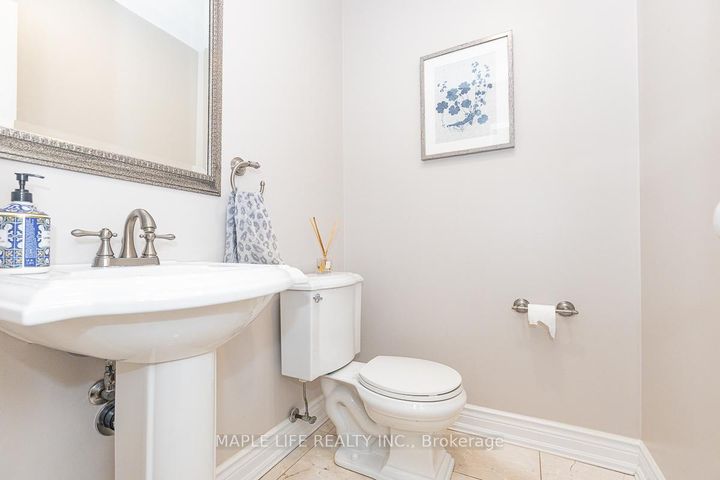 Photo 10 at 1 Elderwood Drive, Bayview Hill, Richmond Hill