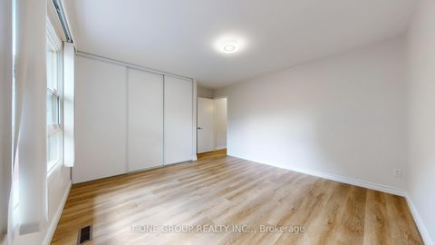 Photo 14 at 632 Adelaide Street W, Niagara, Toronto