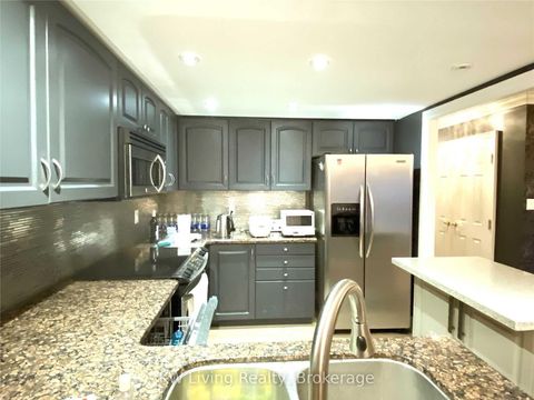 Photo 2 at 411 - 28 Hollywood Avenue, Willowdale East, Toronto