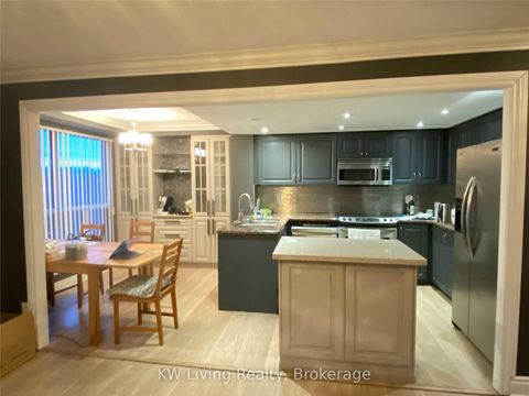 Photo 4 at 411 - 28 Hollywood Avenue, Willowdale East, Toronto