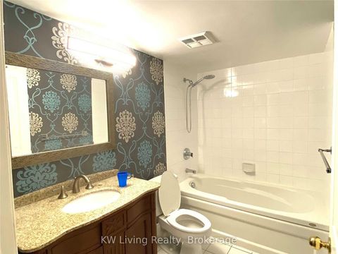 Photo 12 at 411 - 28 Hollywood Avenue, Willowdale East, Toronto