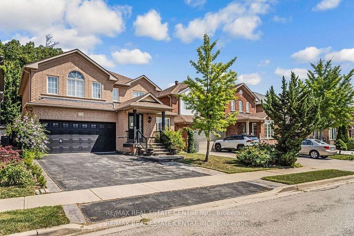 Photo 2 at 19 Hollowgrove Boulevard, Vales of Castlemore, Brampton