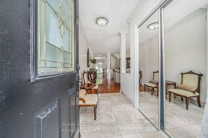 Photo 4 at 19 Hollowgrove Boulevard, Vales of Castlemore, Brampton