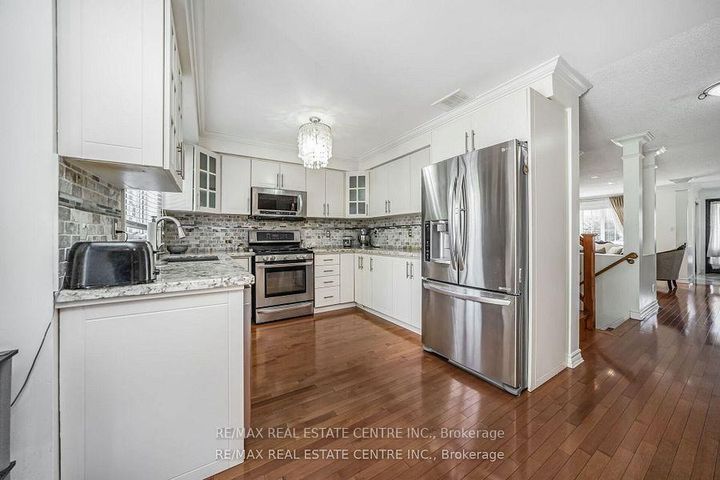 Photo 8 at 19 Hollowgrove Boulevard, Vales of Castlemore, Brampton