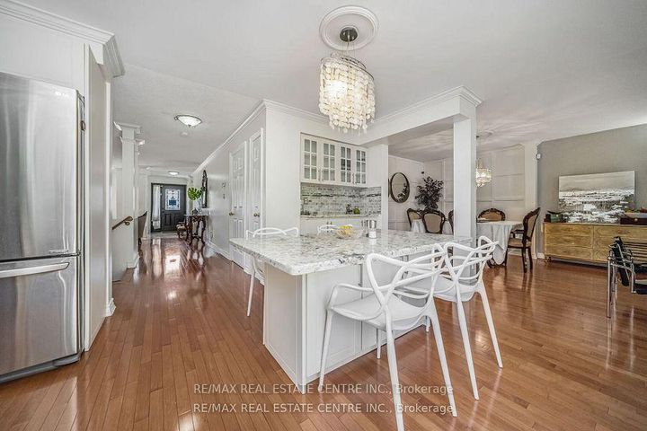 Photo 12 at 19 Hollowgrove Boulevard, Vales of Castlemore, Brampton