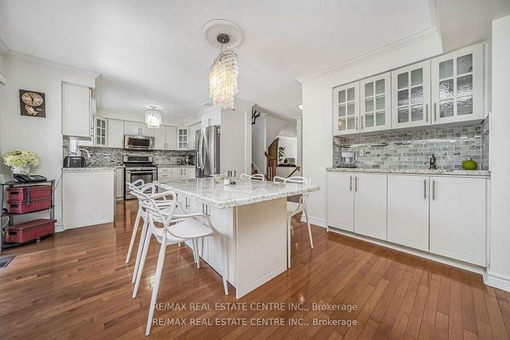 Photo 13 at 19 Hollowgrove Boulevard, Vales of Castlemore, Brampton