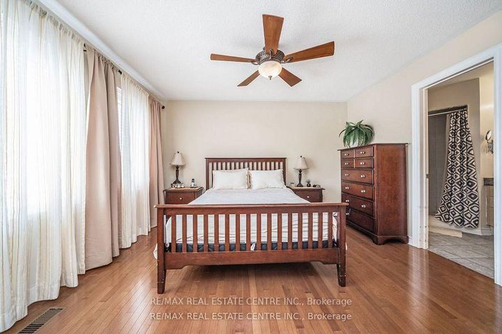 Photo 23 at 19 Hollowgrove Boulevard, Vales of Castlemore, Brampton
