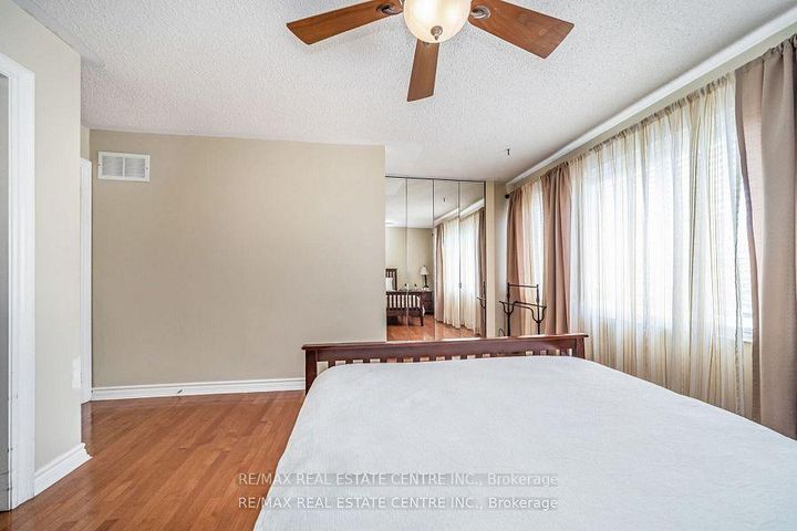 Photo 24 at 19 Hollowgrove Boulevard, Vales of Castlemore, Brampton