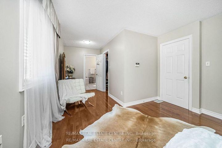 Photo 28 at 19 Hollowgrove Boulevard, Vales of Castlemore, Brampton